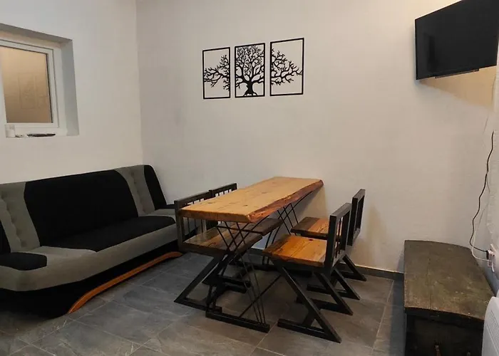 Nina's Down Skiathos stad