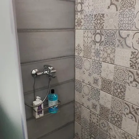 Nina's Down העיירה סקיאתוס