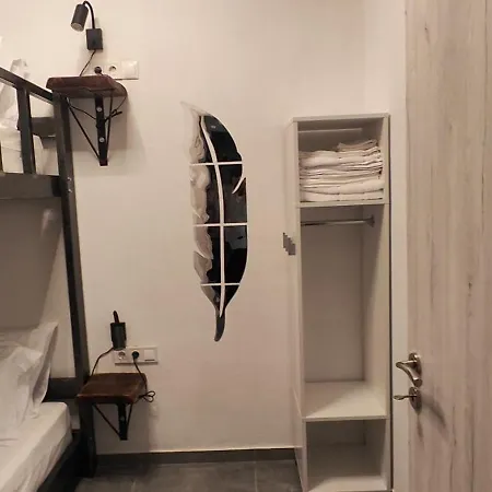 Nina's Down העיירה סקיאתוס